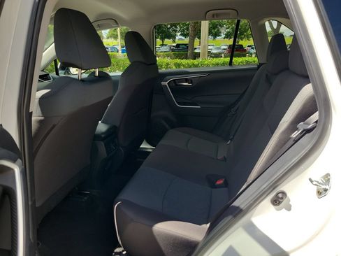 Used 2025 Toyota RAV4 XLE FWD image 10