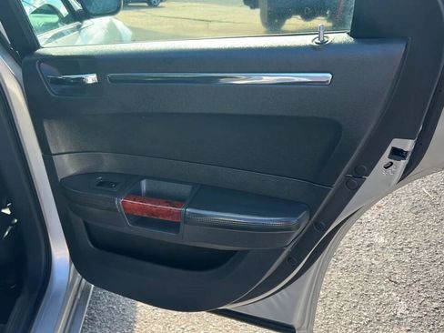 Used 2008 Chrysler 300 C w/ Navigation & Sound Group II RWD image 23