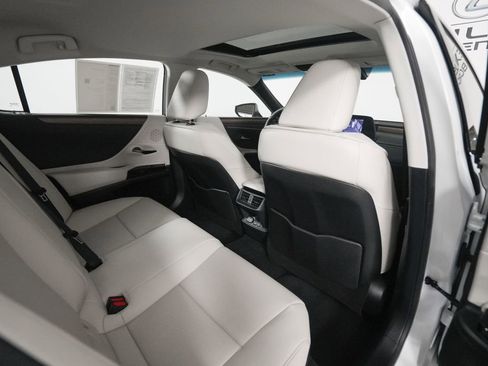 Certified 2025 Lexus ES 350 w/ Premium Package image 18