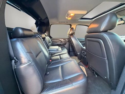 Used 2011 Cadillac Escalade EXT Premium AWD/4WD image 23
