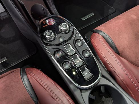 Used 2022 McLaren GT image 14