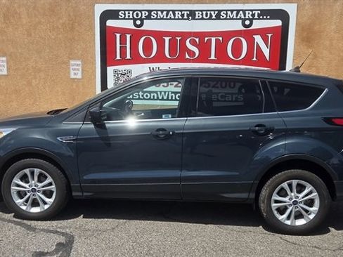 Used 2019 Ford Escape SE FWD image 1