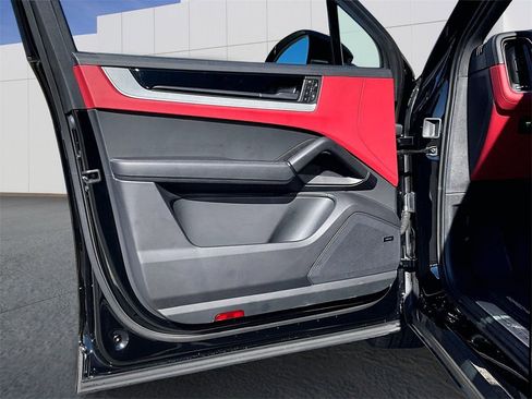 Used 2024 Porsche Cayenne Coupe image 19