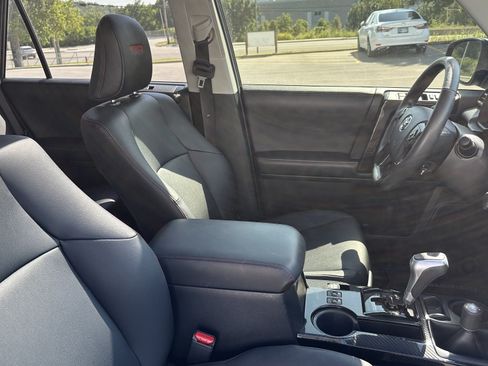 Used 2020 Toyota 4Runner TRD Off-Road Premium w/ Moonroof Package AWD/4WD image 33