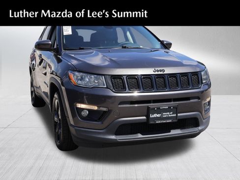 Used 2018 Jeep Compass Latitude FWD image 1