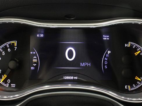 Used 2015 Jeep Grand Cherokee Altitude image 70