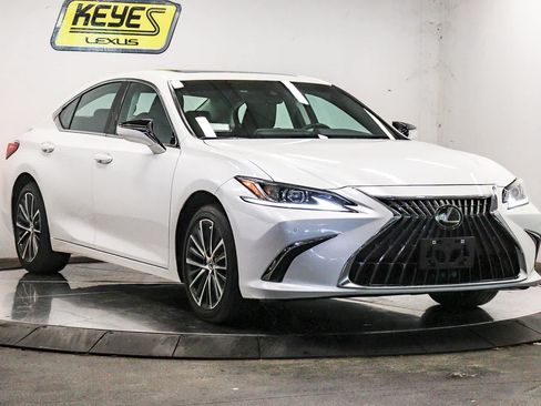 Used 2025 Lexus ES 300h w/ Premium Package FWD image 5