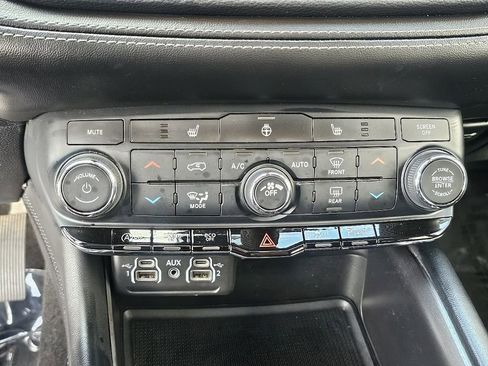 Used 2021 Dodge Durango SXT image 29