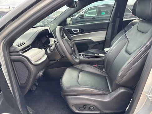 Used 2025 Jeep Compass Limited image 7