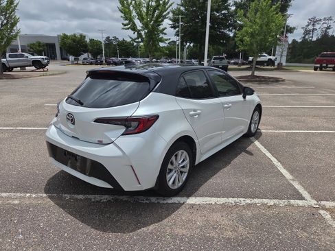 Used 2025 Toyota Corolla SE FWD image 3