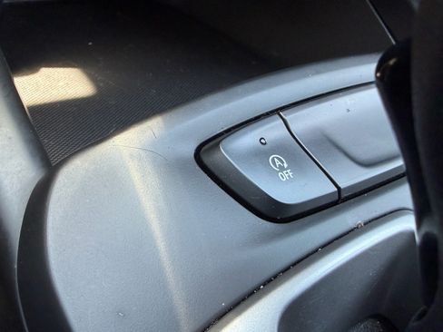 Used 2025 Chevrolet Trax LS FWD image 31