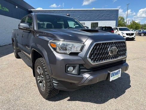 Used 2018 Toyota Tacoma TRD Sport AWD/4WD image 7