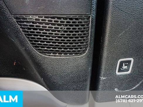 Used 2024 Chrysler Pacifica Touring-L FWD image 34