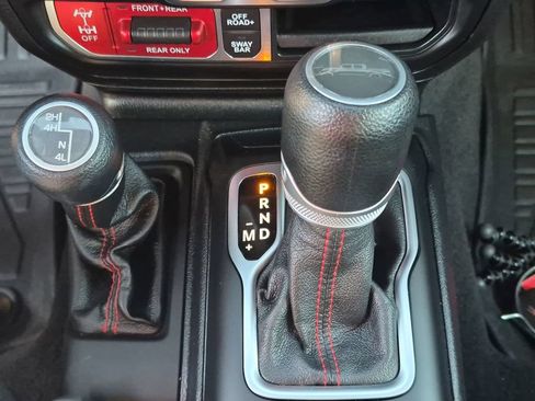 Used 2020 Jeep Gladiator Rubicon w/ Cold Weather Group AWD/4WD image 19