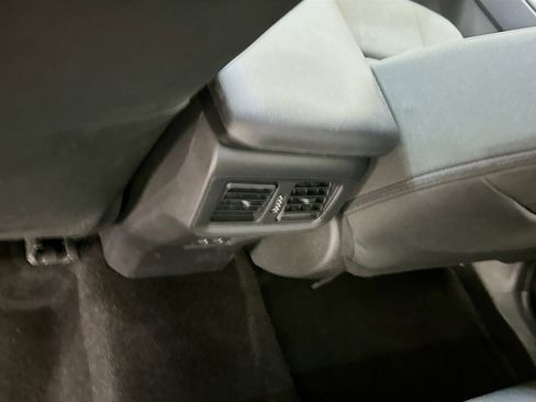 Used 2025 Toyota RAV4 XLE image 28