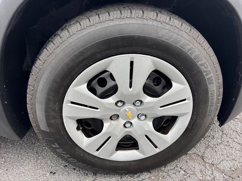 Used 2018 Chevrolet Trax LS FWD image 9