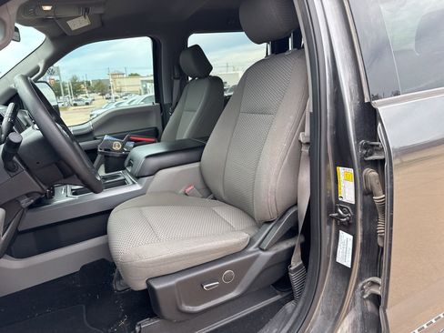 Used 2019 Ford F250 XLT w/ XLT Premium Package image 14