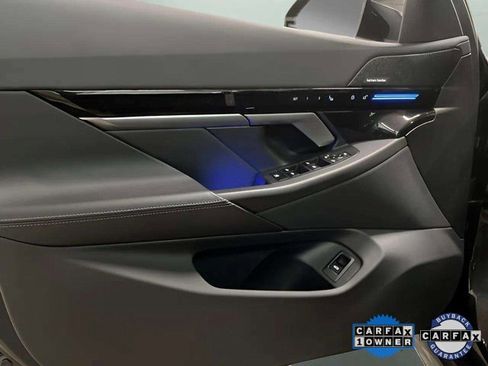 Used 2025 BMW 530i xDrive image 30