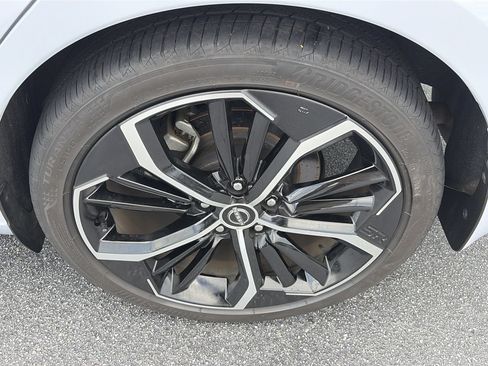 Certified 2024 Nissan Altima 2.5 SR w/ SR Premium Package FWD image 9