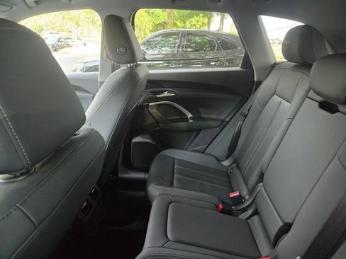 Certified 2025 Audi Q5 Premium w/ Convenience Package AWD/4WD image 9