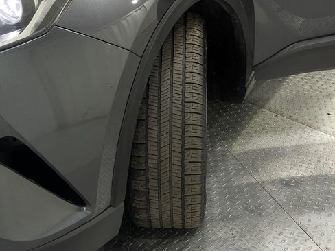 Used 2018 Toyota C-HR XLE image 34