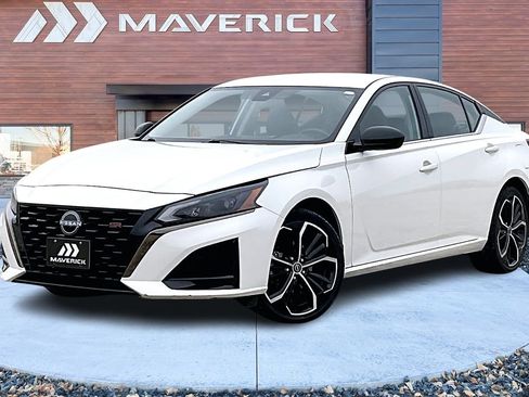 Used 2023 Nissan Altima 2.5 SR image 3