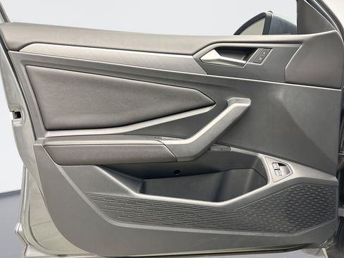 Used 2023 Volkswagen Jetta SE image 9