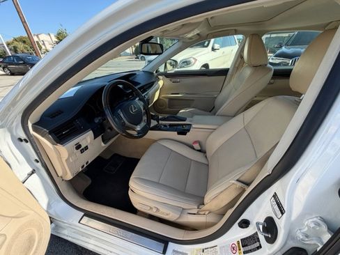 Used 2013 Lexus ES 350 w/ Luxury Pkg & Navigation w/ Luxury Pkg FWD image 11
