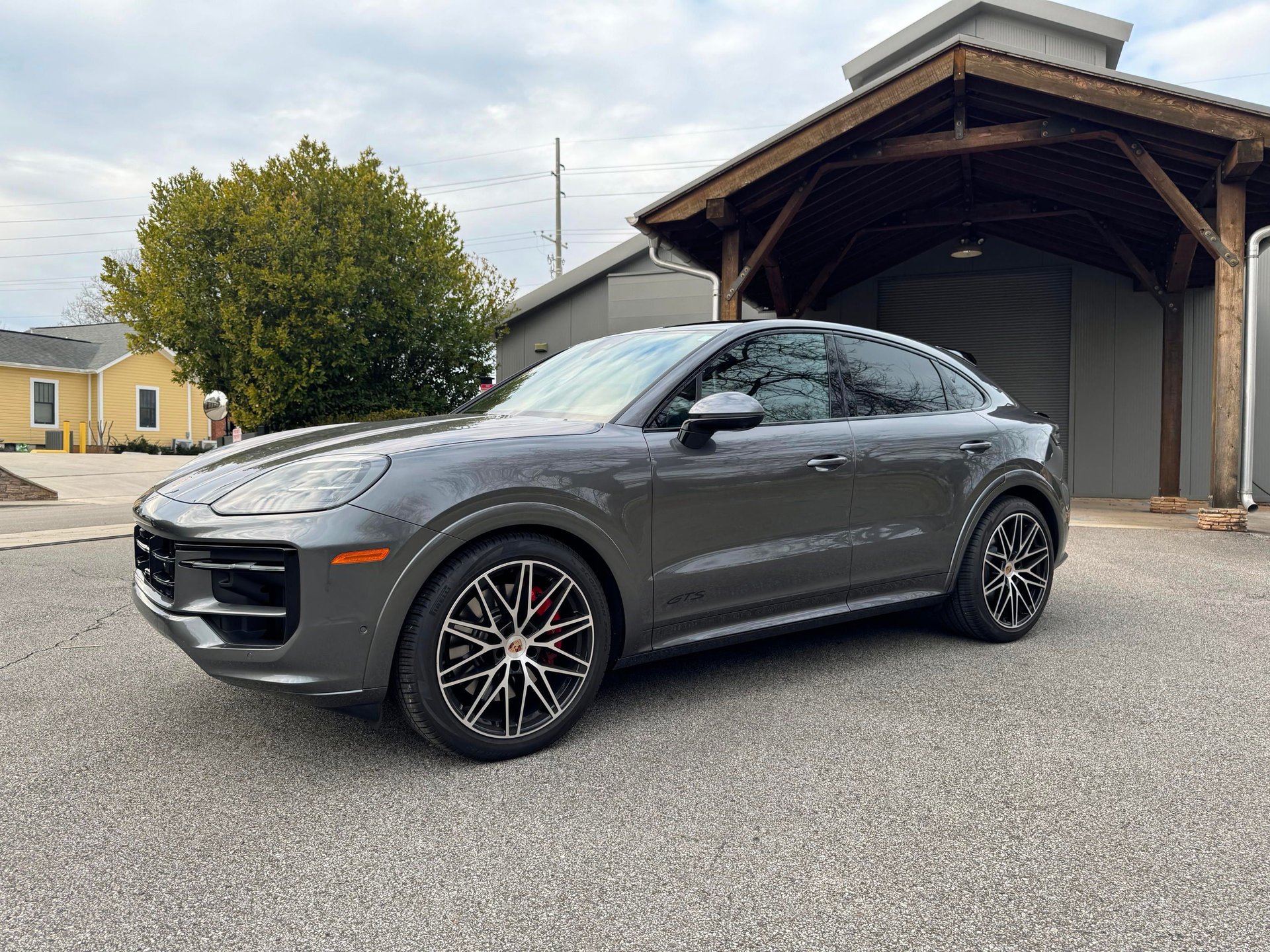 Used 2025 Porsche Cayenne GTS AWD/4WD image 5
