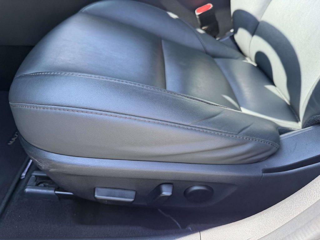 Used 2024 MAZDA MAZDA3 s FWD image 22