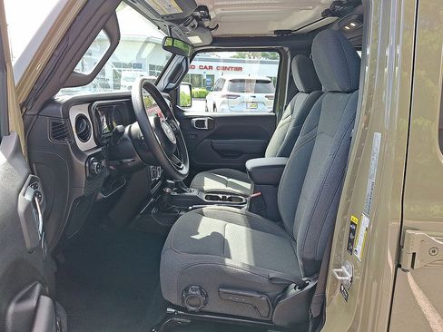 Used 2025 Jeep Gladiator Sport AWD/4WD image 14