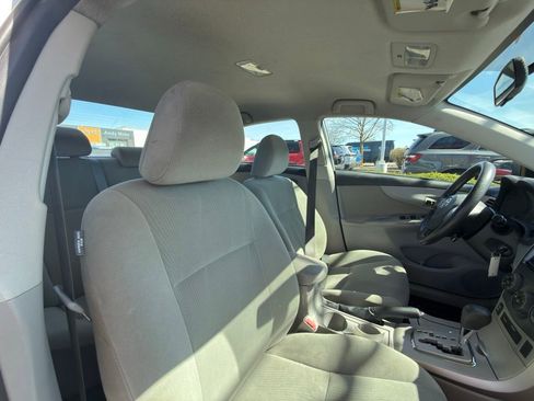 Used 2013 Toyota Corolla LE FWD image 24