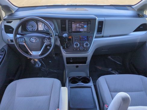 Used 2019 Toyota Sienna LE image 14