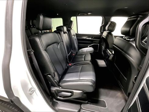 Used 2024 Jeep Wagoneer Series II w/ Flexible Seating Group AWD/4WD image 26