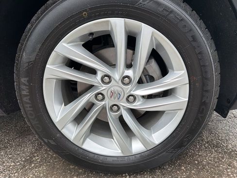 Used 2024 Buick Envista Preferred image 11