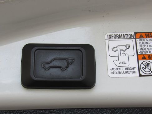 Used 2015 Toyota RAV4 Limited w/ Technology Package image 21