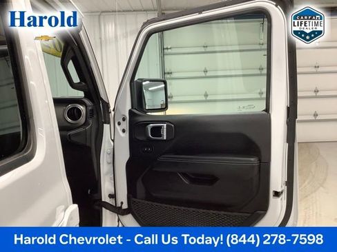 Used 2022 Jeep Gladiator Overland image 9