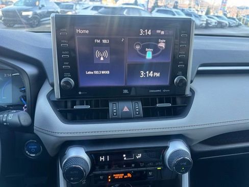 Used 2022 Toyota RAV4 Limited image 27