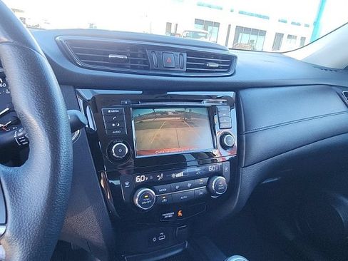 Used 2019 Nissan Rogue SV AWD/4WD image 29