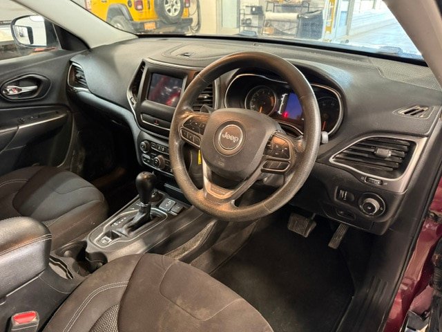 Used 2019 Jeep Cherokee Latitude w/ Popular Appearance Group AWD/4WD image 7
