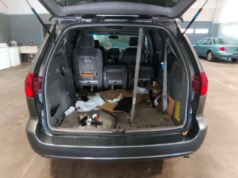 Used 2005 Toyota Sienna LE FWD image 25