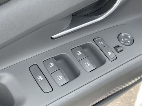 Certified 2026 Hyundai Elantra SE FWD image 14