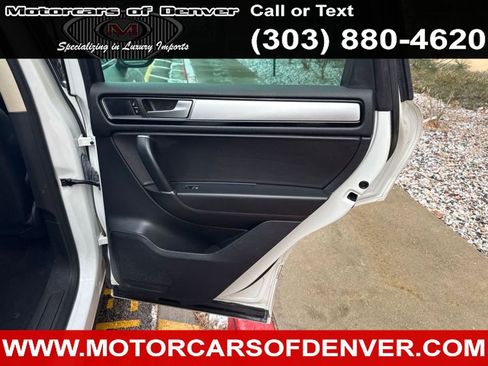 Used 2015 Volkswagen Touareg Sport image 21