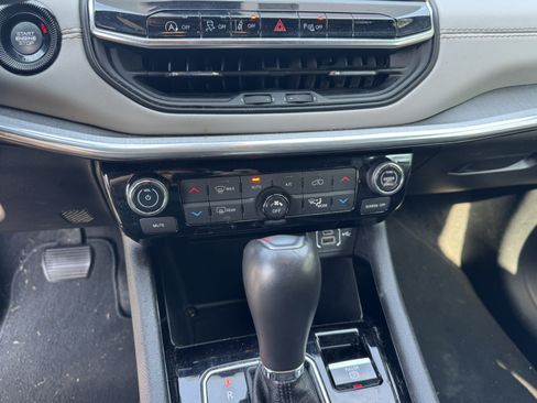 Used 2024 Jeep Compass Limited AWD/4WD image 29