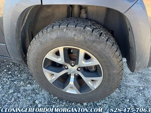 Used 2017 Jeep Cherokee Trailhawk image 17