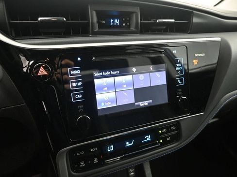Used 2017 Toyota Corolla SE w/ Carpet Mat Package (TMS) FWD image 13
