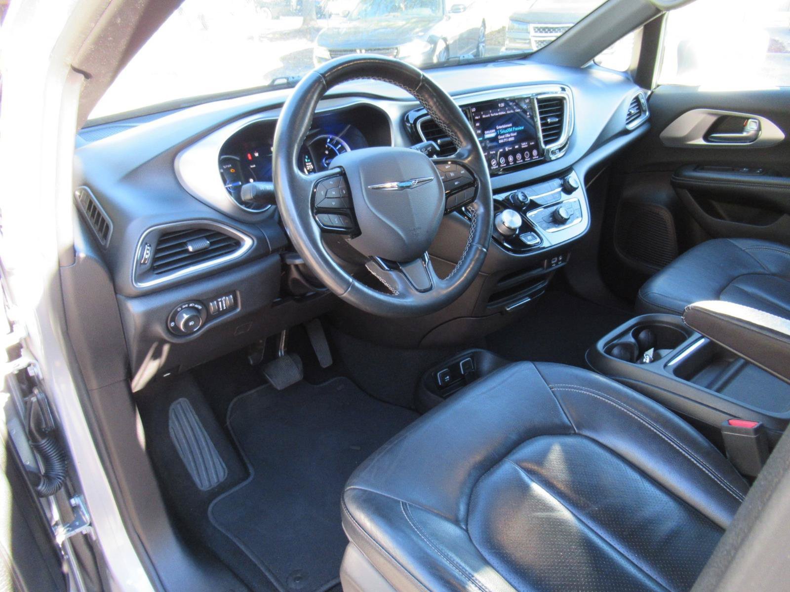 Used 2019 Chrysler Pacifica Touring-L w/ S Appearance Package FWD image 15
