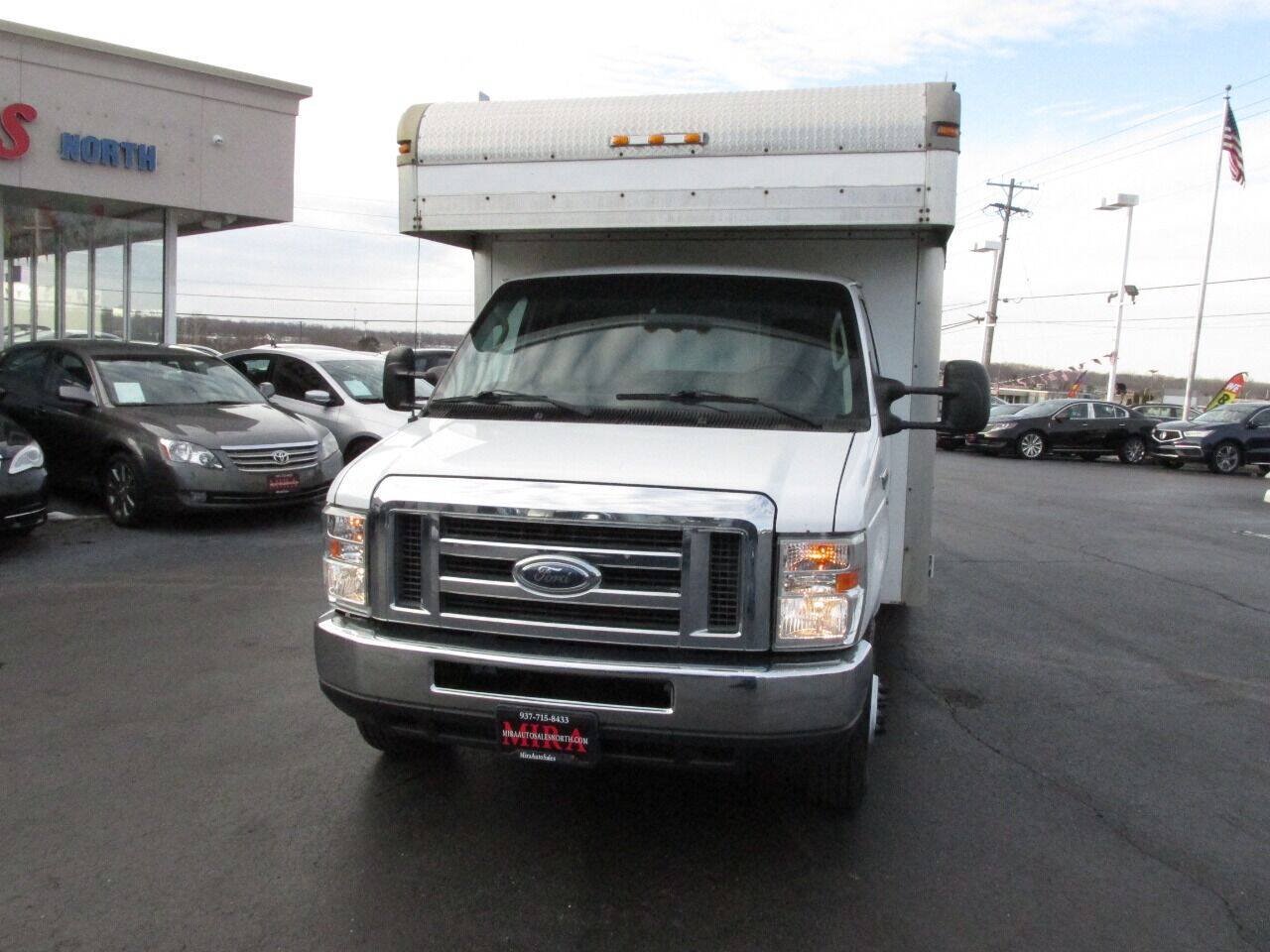 Used 2012 Ford E-350 and Econoline 350 Super Duty w/ PWR Locks & Windows Group RWD image 2