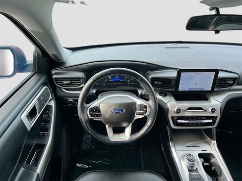 Used 2022 Ford Explorer XLT w/ Equipment Group 202A image 22