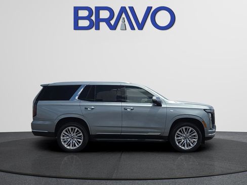 Used 2025 Cadillac Escalade Premium Luxury AWD/4WD image 3